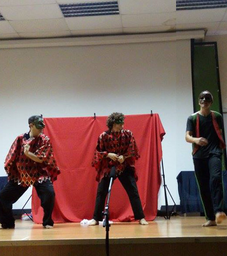 Foto da pe&ccedil;a Contos da Commedia Dell'Arte, produzida a partir da oficina